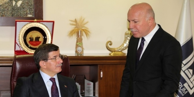 Başbakan Davutoğlu, Erzurum Büyükşehir Belediyesi’ni Ziyaret Etti