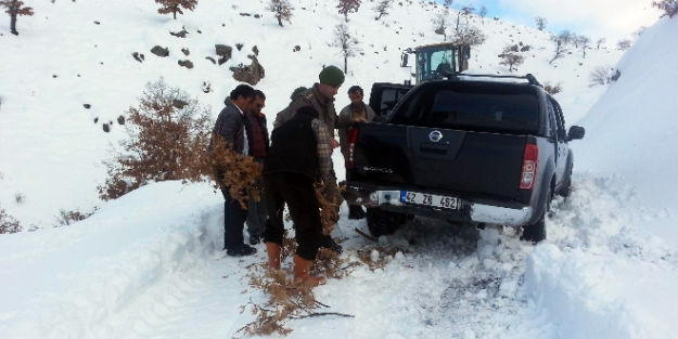 Mahsur kalan vatandaşın imdadına jandarma yetişti