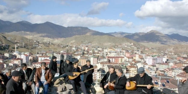 Halk Âşıklarından Şenlik Öncesi Şehir Turu