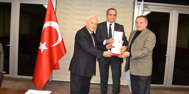 Kavlak'a GTSO'dan plaket