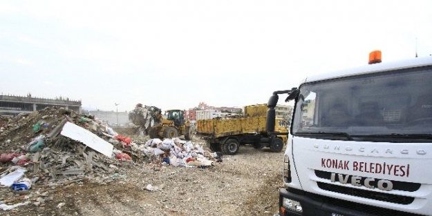 Konak’ya Kaçak Moloza Aman Yok!