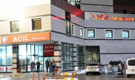 Vahşet! Hastanede eşinin boğazını kesti!