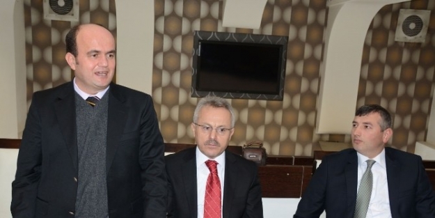 Erzurum Adliyesinde 33 Yıl Hizmet Veren Ağır Ceza Mübaşirine Veda Yemeği