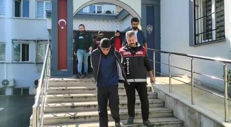 Bursa'da hırsızlar yatırlara dua ederek camiyi soydu!