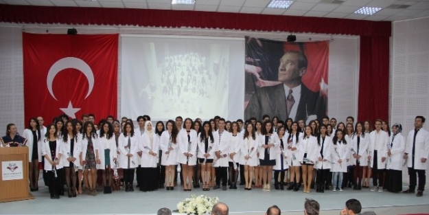 İkçü Diş Hekimliği Fakültesinde Beyaz Önlük Heyecanı