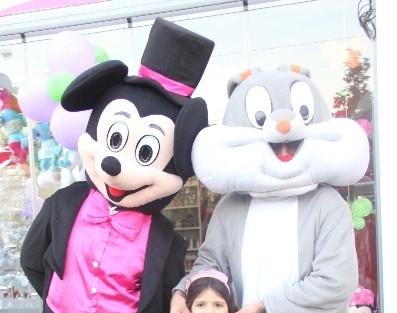 Walt Disney Kahramanları Çocuklarla Birlikte