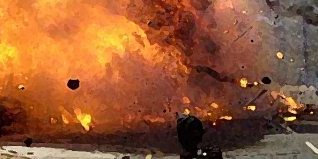 Cenaze töreninde bomba patlattı