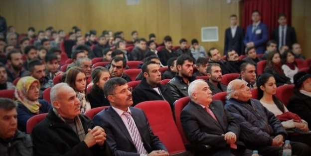 Ülkü Ocakları ’aşıkpaşa Türk Kültürü Ve Kırşehir’ Konferansı Verdi