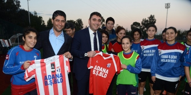 Büyükşehir’den Kadın Sporculara Destek