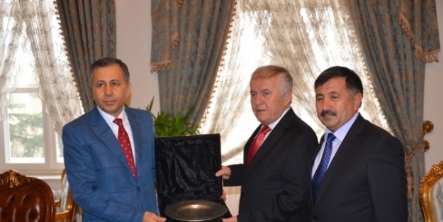 Tekirdağ’ın 2012 Yılı Vergi Rekortmenleri Ödüllerini Aldı