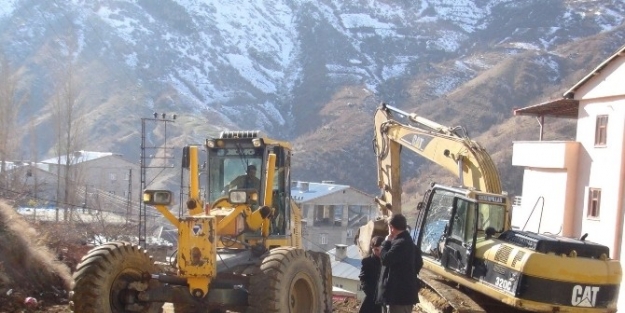 Şemdinli Belediyesi’nde Yol Yapım Çalişmasi