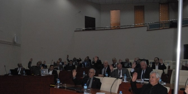 Mevsimlik İşçilerin Barınak Sorunu Meclise Taşındı