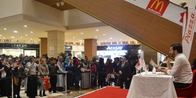 Hikmet Anıl Öztekin, Kahramanmaraş Ve Şanliurfa’da Kitaplarını İmzaladi