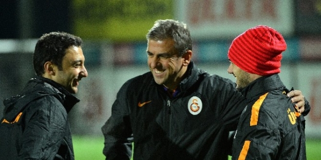 Galatasaray Hamzaoğlu İle İlk Maçına Çikiyor