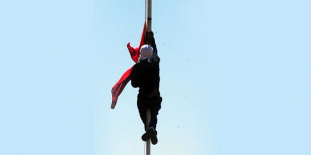 Bayrak indirmeye 26 yıl hapis istemi!