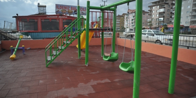 Çocuk parkları yenileniyor