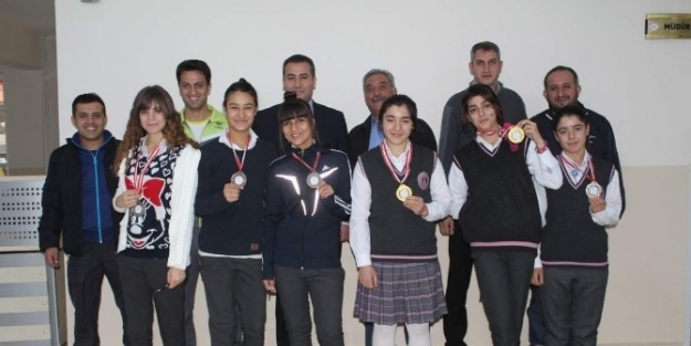 Zübeyde Hanım Lisesi Öğrencilerinin Judo Başarısı