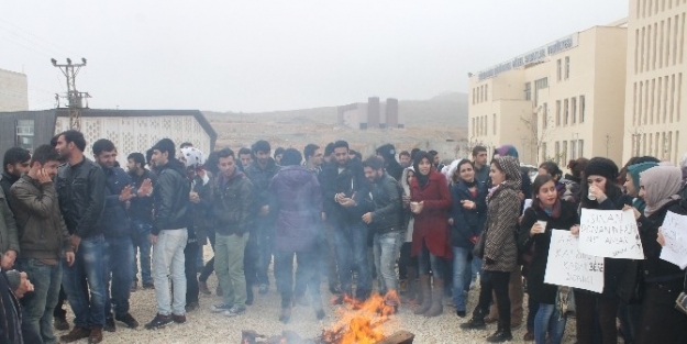 Maü’de Isinma Protestosu