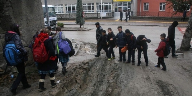 Yozgat Celal Atik Ortaokulu Öğrencilerinin Çamur İle İmtihani