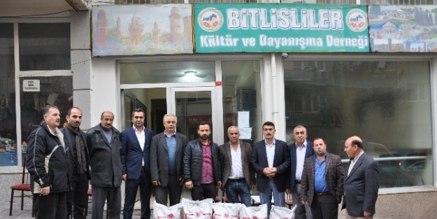 Bitlisliler Yardıma Muhtaç Ailelere Kömür Dağıttı