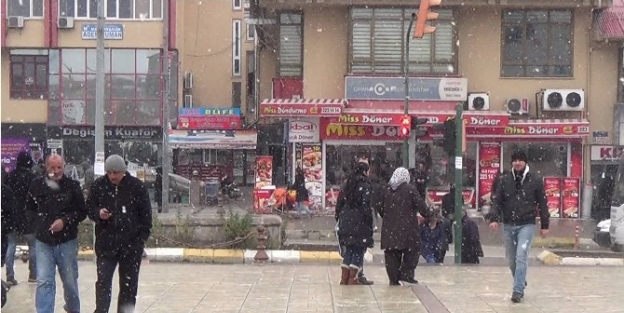 Erzincan’da Kar Yağışı Etkili Olmaya Başladı