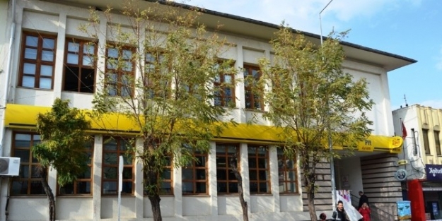 Ptt Şubesine Giren Hırsız Eli Boş Kaçtı