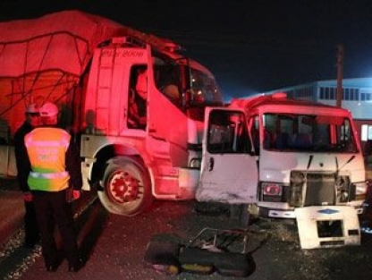 Denizli'de feci kaza, 17 yaralı