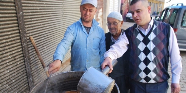 Asırlık Sistemle Zeytinyağlı Sabun Üretiyor