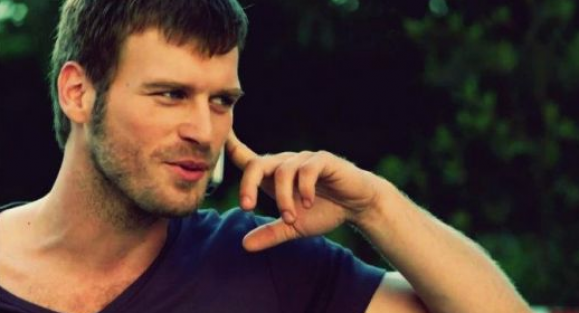 Bedelli askerlik Kıvanç Tatlıtuğ'a yaradı