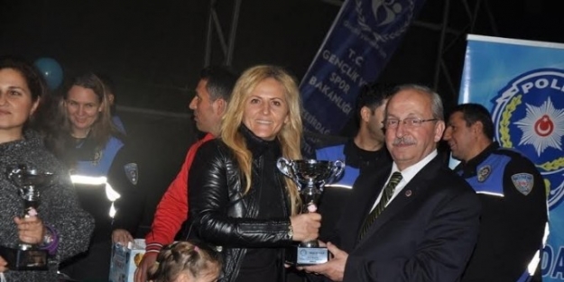 Tekirdağ’da Başarılı Tenisçiler Ödüllendirildi