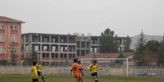 Korkuteli’nde Liseler Arası Futbol Turnuvası Devam Ediyor