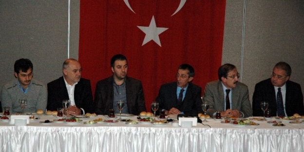 Ak Parti Erzurum İl Başkanı Yeşilyurt Yeni Yönetimini Tanıttı