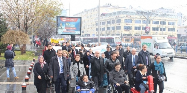 İşe Alınmayan Engellilere "belirli Ücret Verilsin" Talebi