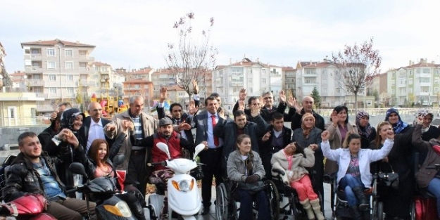 Ak Parti İl Başkanından Engellilere Jest