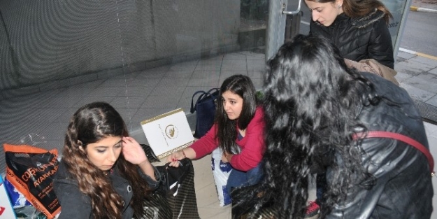 Akçakoca’da Okuyan Üniversitelilerden Kars’ta Bulunan İlkokula Destek