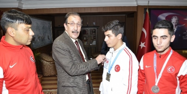 Bulutlar, Başarıyı Altın İle Ödüllendirdi