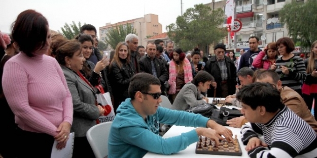 Karşıyaka’da Engellileri Sevindiren Masa