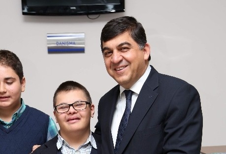 Başkan Fadıloğlu, Engelli Sporculara Hediye Verdi