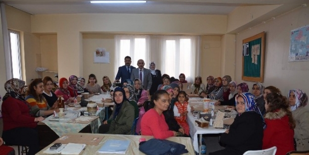 Başkan Kara, Kadın Kursiyerleri Ziyaret Etti