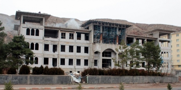 Zara İlçesi Yeni Hükümet Konağına Kavuşuyor