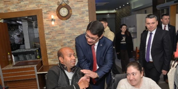 Başkan Çelik Bedensel Engellileri Yemekte Ağırladı