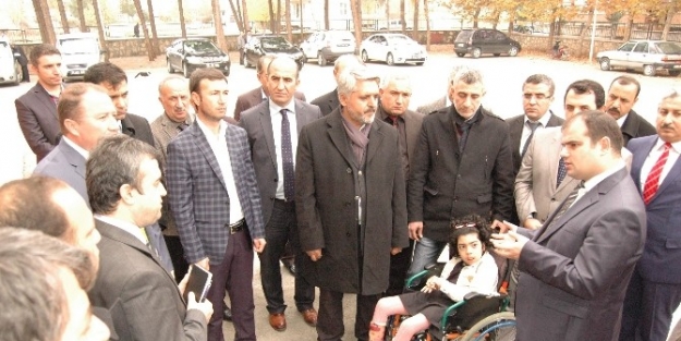 İlköğretim Okuluna Engelli Rampası Yapıldı