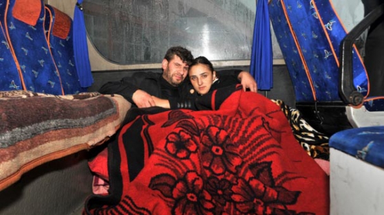 Yeni evli çiftin yaşadıkları yer kahretti