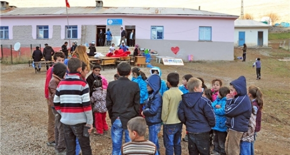 Vanlı öğrencilere yardım kampanyası