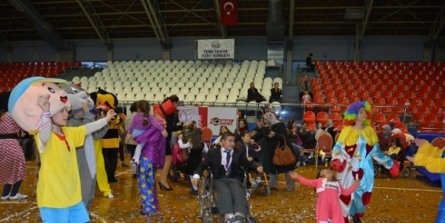 Engelliler Gösterileri İle Engellerini Kaldırdı