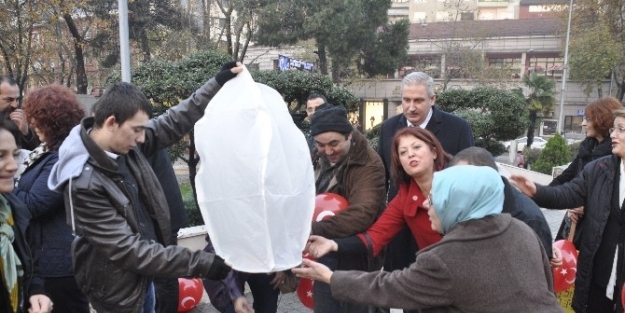Zonguldaklı Engelliler Dilek Balonu Uçurdu