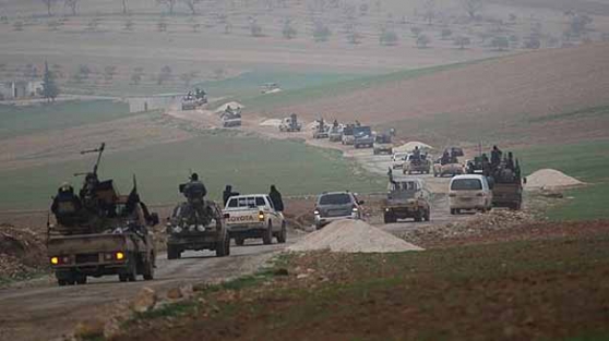 El Kaide Suriye'de ilerleyişini sürdürüyor