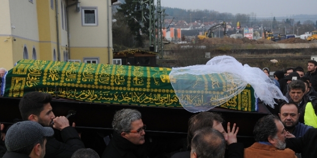 Tuğçe gözyaşları içinde toprağa verildi