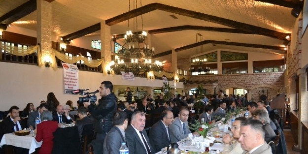 Eğitimcilere Okul Kıyafetleri Tanıtıldı