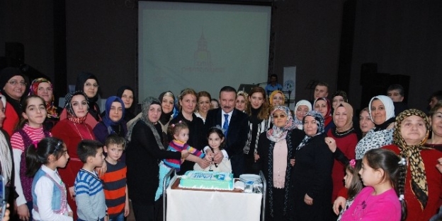 İzmit Belediye Başkanı Doğan, Kadın Hakları Gününü Kutladı